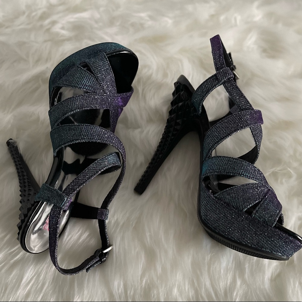 ✨✨Nine&Co Women Glitter Strap open toe High Heels✨